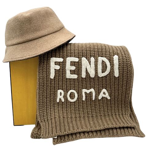 costo cappello e sciarpa fendi|≡ Foulard FENDI da donna .